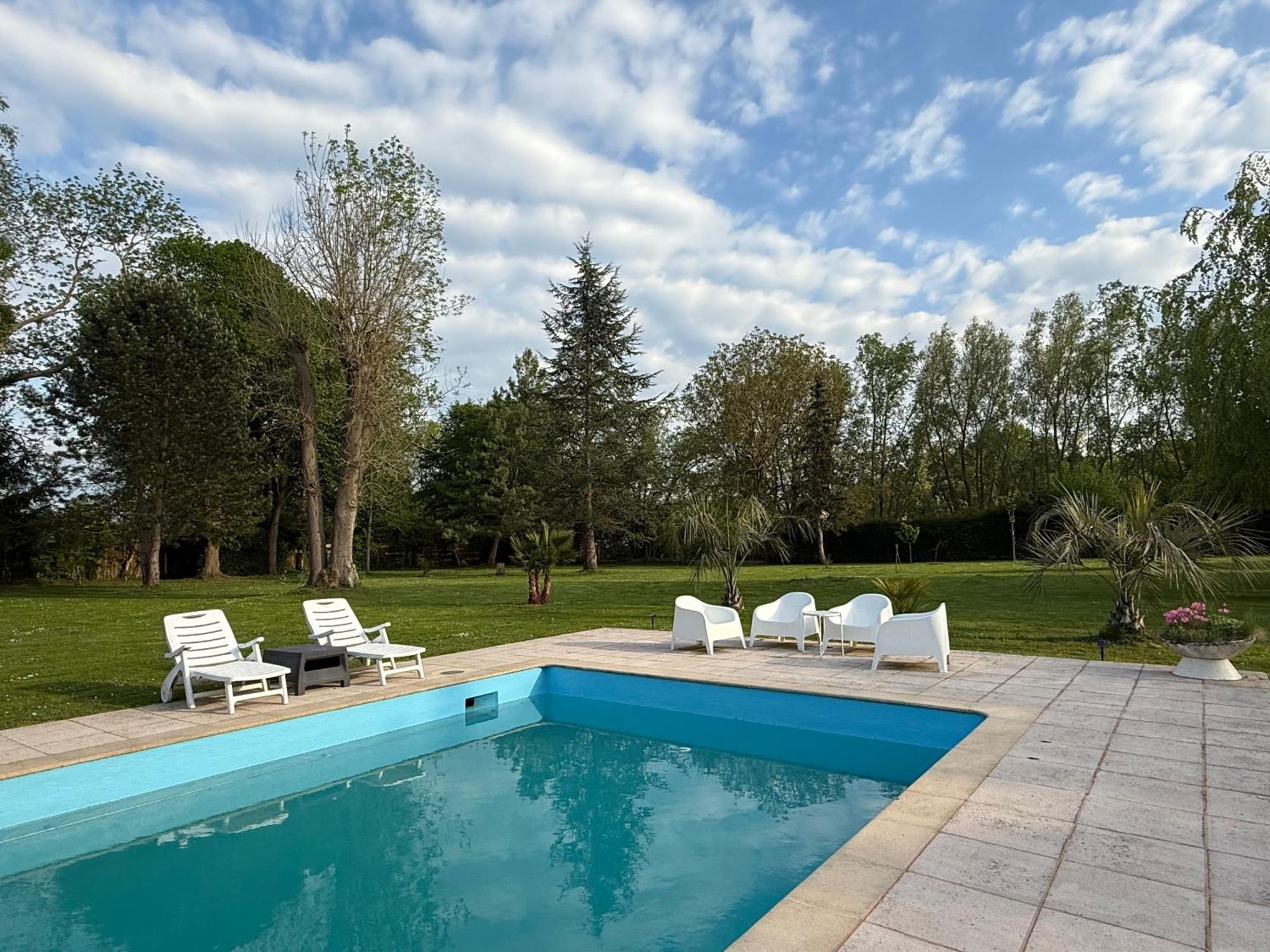 Appartement Familial Au Bord De La Marne, Jardin 8000M2, Piscine, Court De Tennis, Terrasse, Parking Gratuit Proche Disneyland Isles-les-Villenoy ภายนอก รูปภาพ