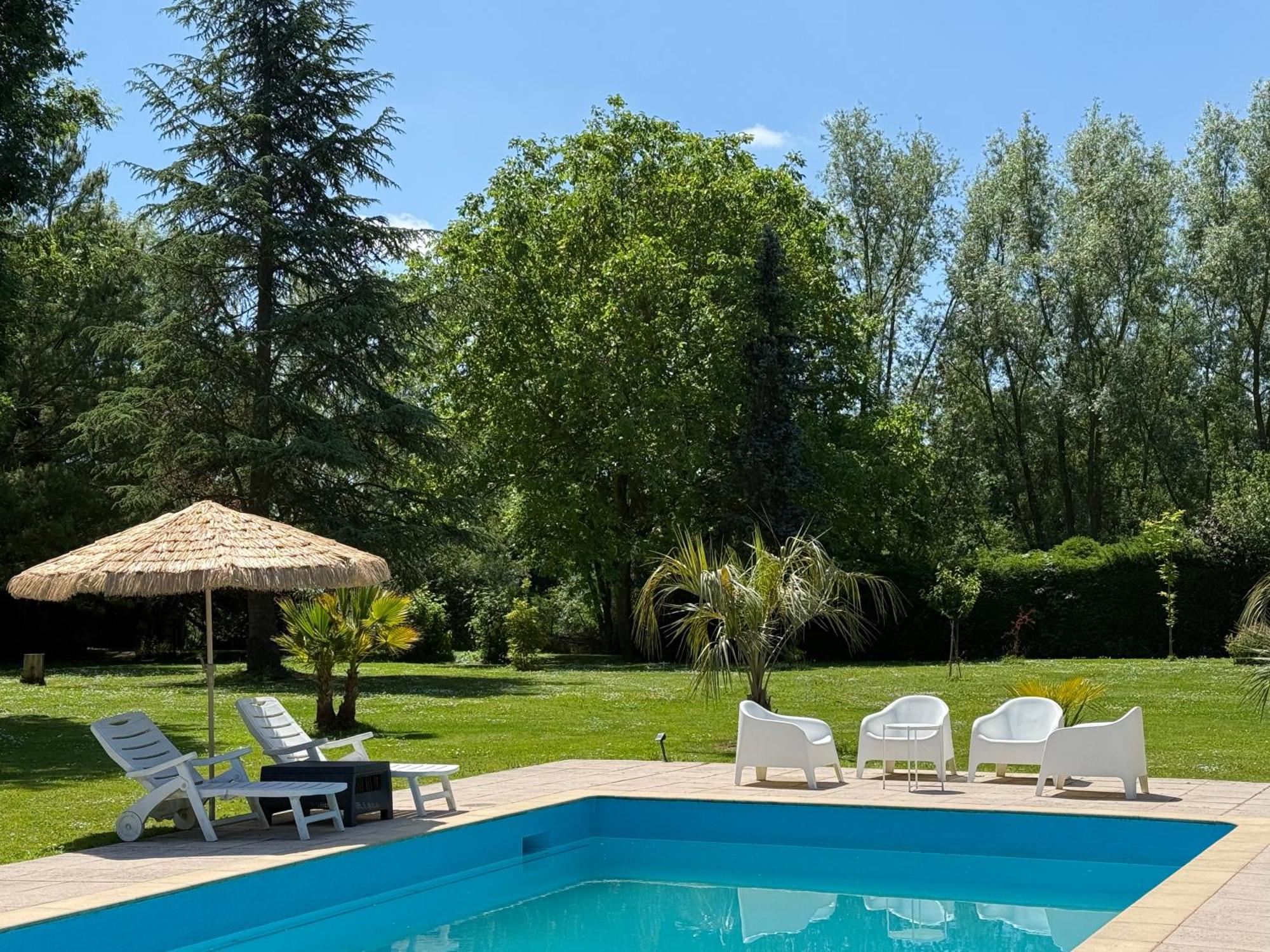 Appartement Familial Au Bord De La Marne, Jardin 8000M2, Piscine, Court De Tennis, Terrasse, Parking Gratuit Proche Disneyland Isles-les-Villenoy ภายนอก รูปภาพ